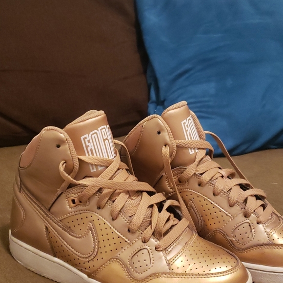 Nike Shoes - Picture 2 of 5